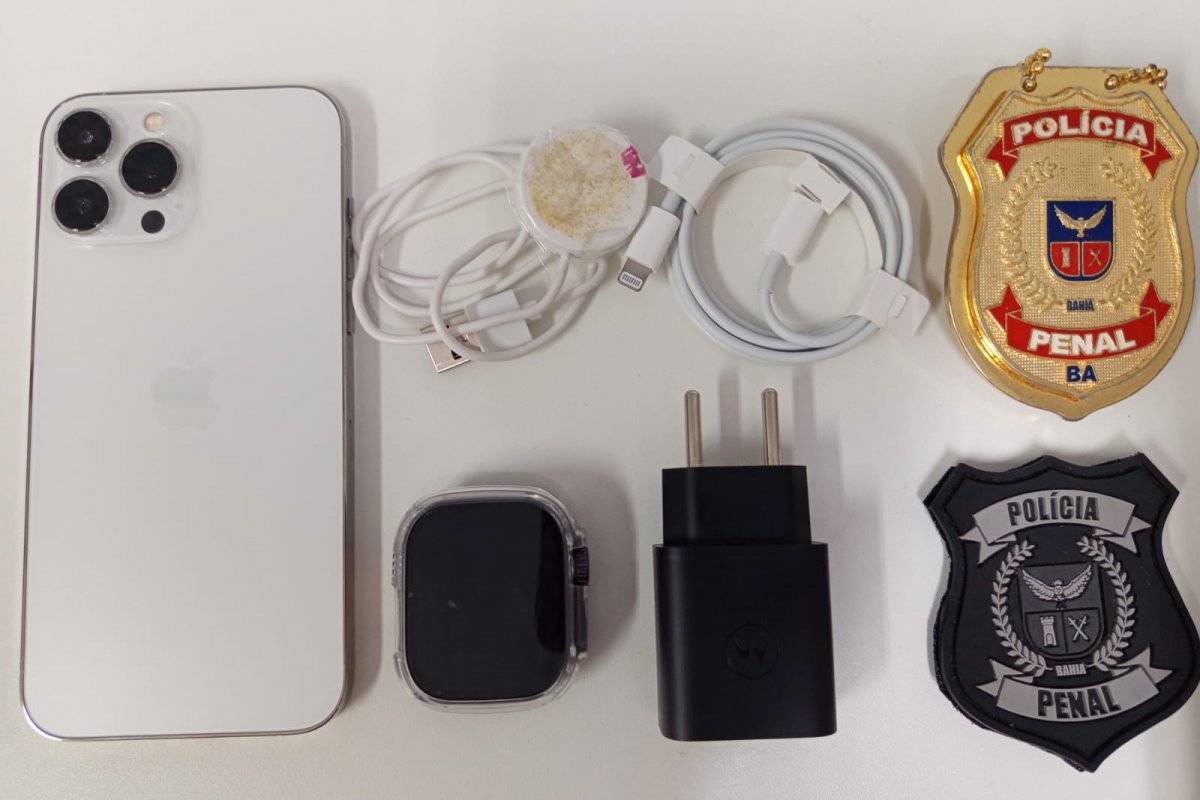 Monitor é flagrado tentando entrar com celular no Conjunto Penal Masculino de Salvador