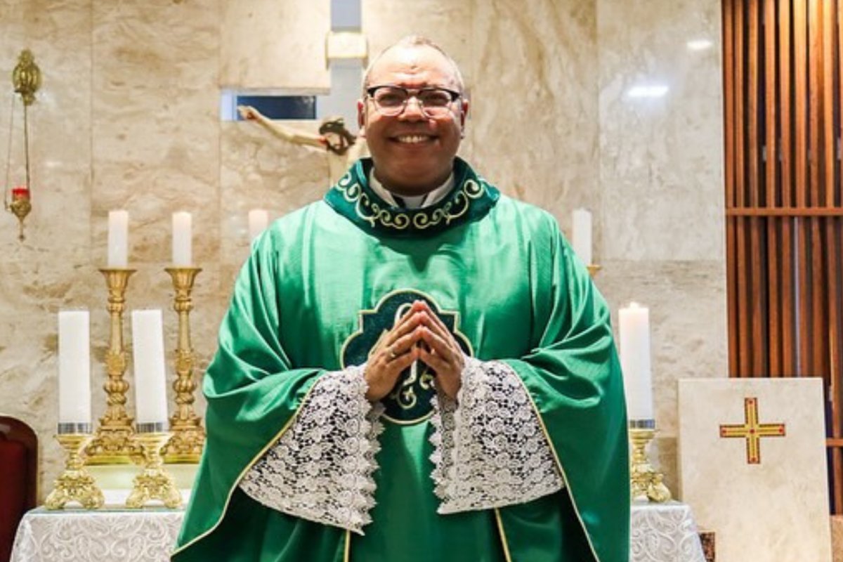 Padre Carlos Augusto morre, aos 45 anos, após desabamento de laje em Salvador
