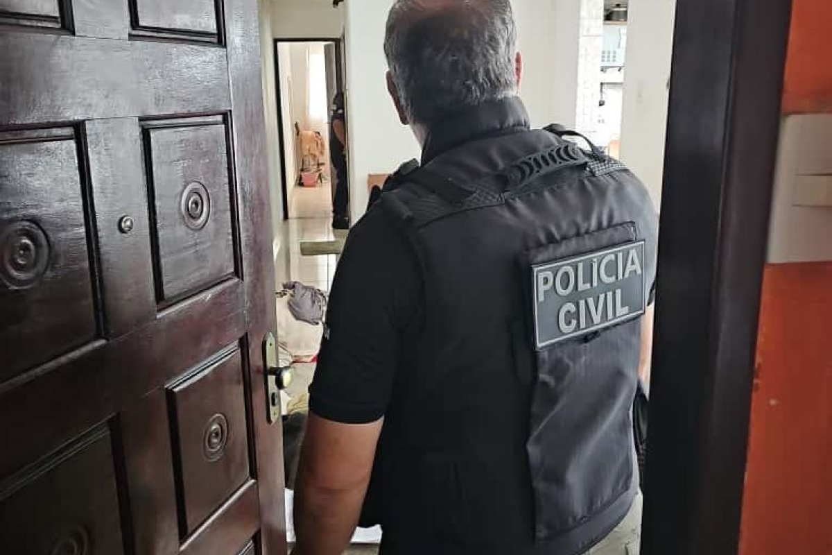 Mulher é presa por aplicar golpes em idosos usando dados pessoais em Simões Filho