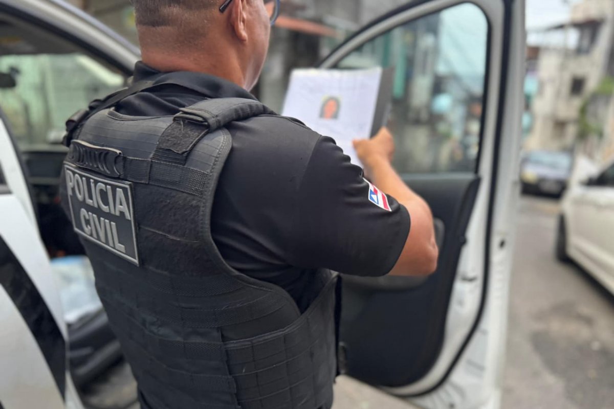 Investigado por armazenamento de pornografia infantil é preso com armas em Feira de Santana 