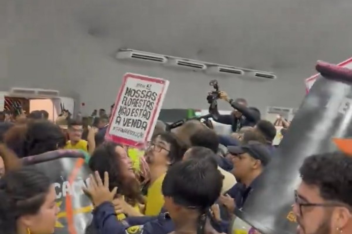 Tumulto na COP30: grupo invade área restrita em Belém durante protesto; veja o vídeo