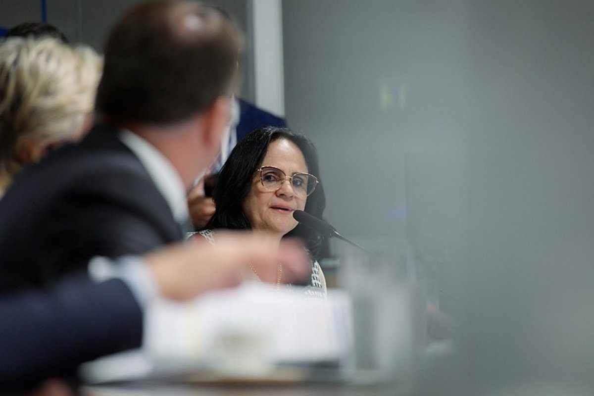 Senado deixa projeto antiaborto em segundo plano enquanto Damares trabalha por relatoria