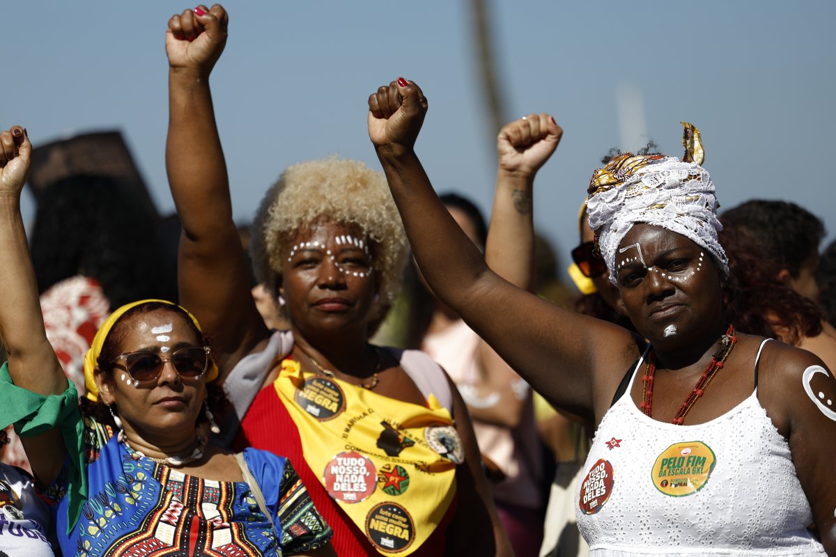 Discriminação racial atinge 34,8% dos consumidores negros, diz pesquisa