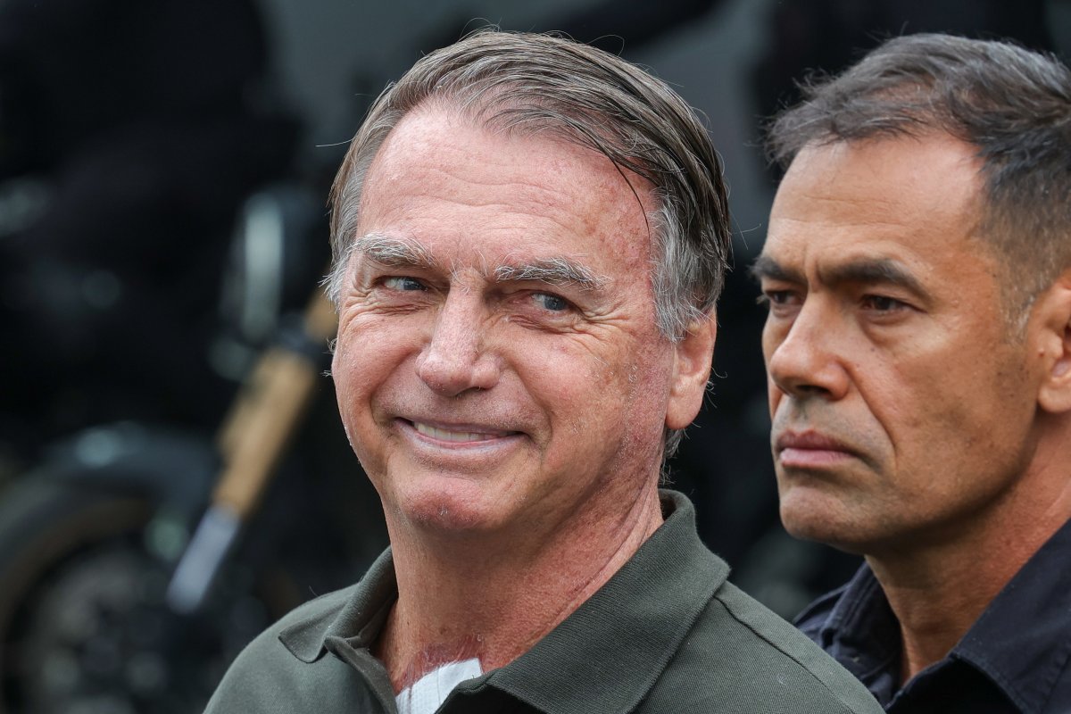 Bolsonaro chega a 100 dias preso em casa sob enfraquecimento político e temor de Papuda