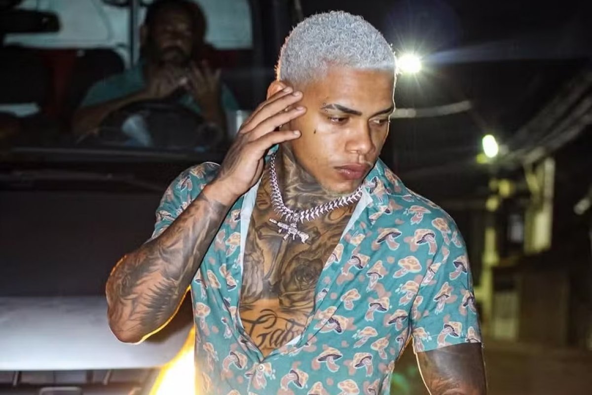 'VT Kebradeira': conheça funkeiro preso por assediar e chamar mulher de 'macaca' 