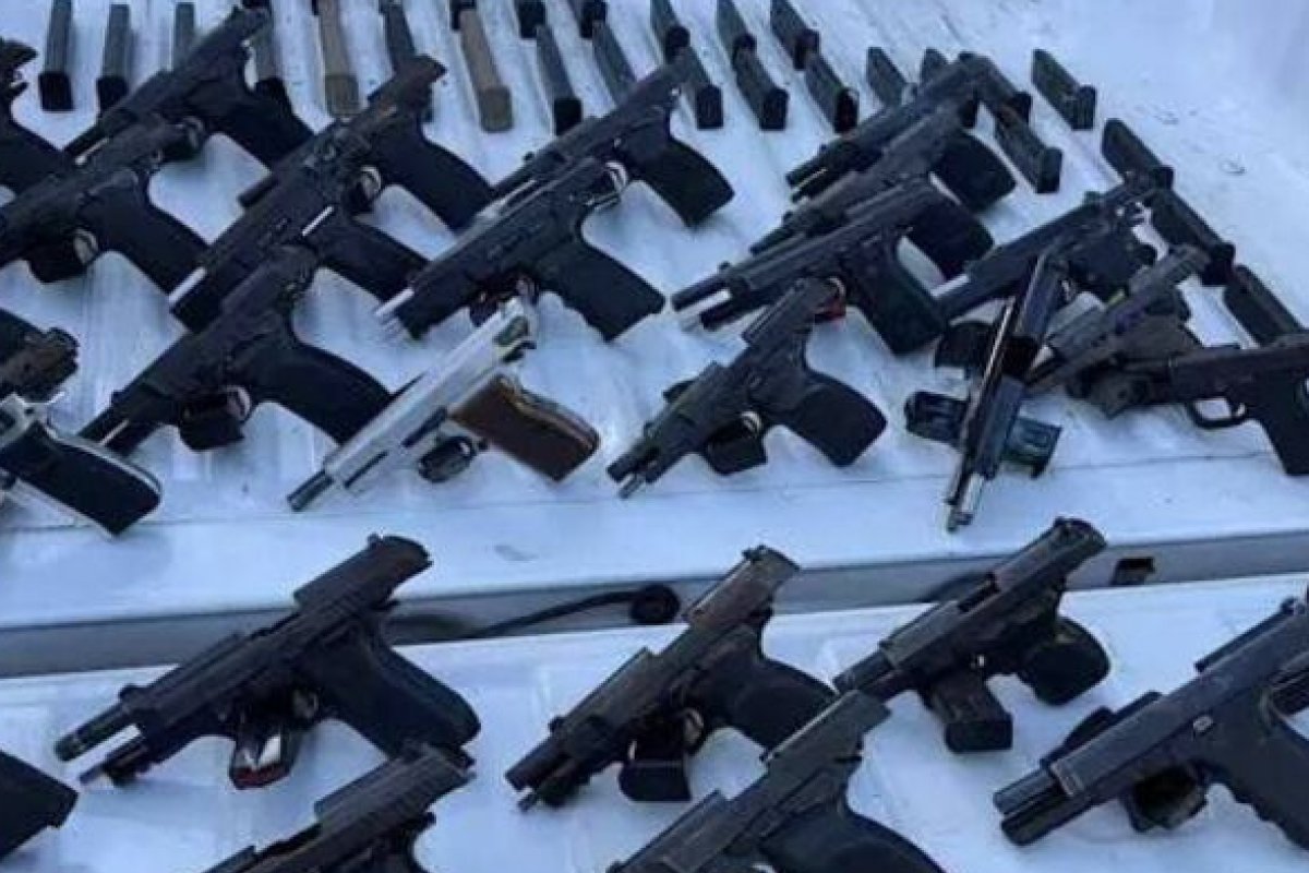 Mulher é presa levando 20 armas de SP para o Rio que seriam usadas pelo CV