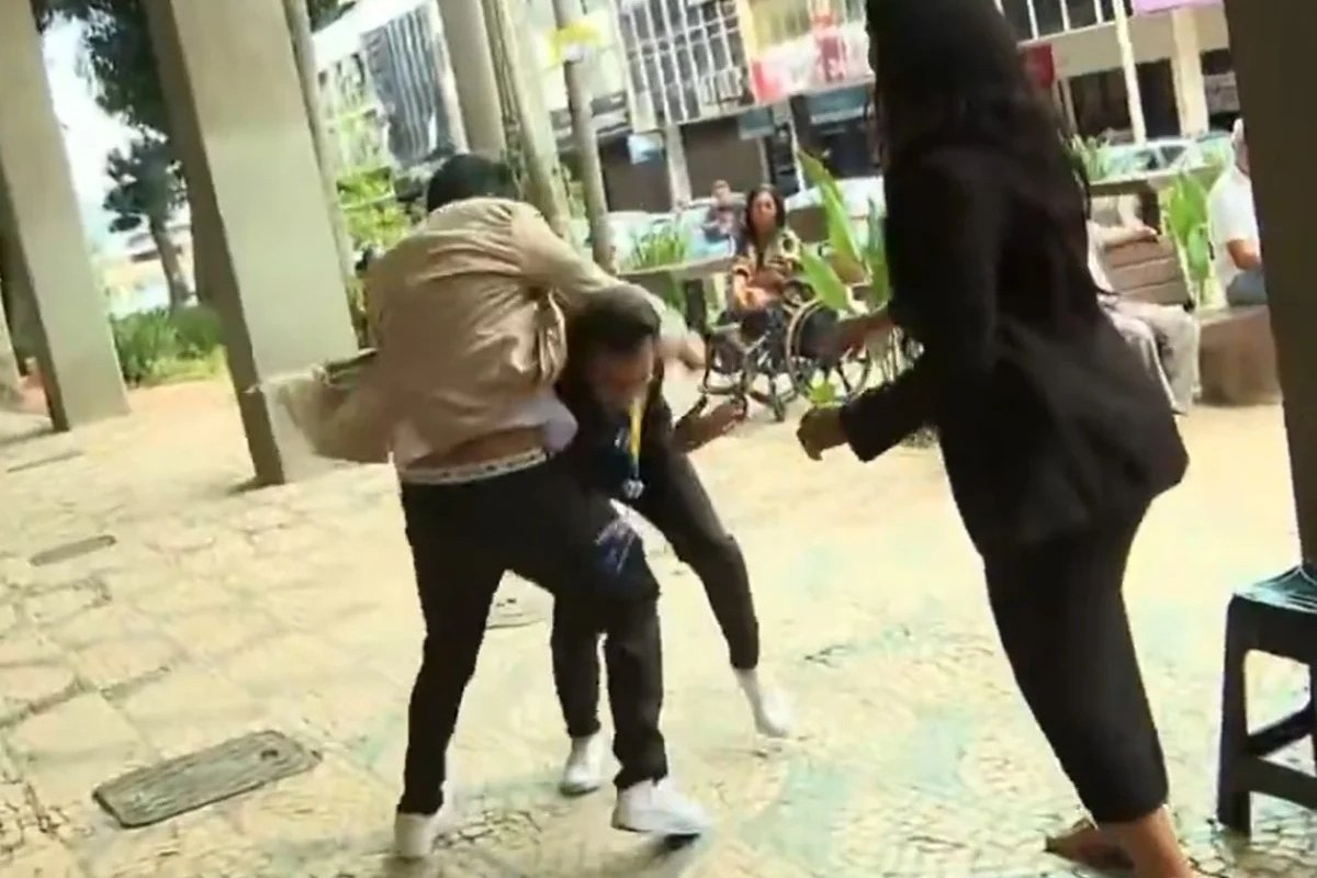 Vídeo: produtor da TV Globo é agredido durante gravação de reportagem em Brasília 