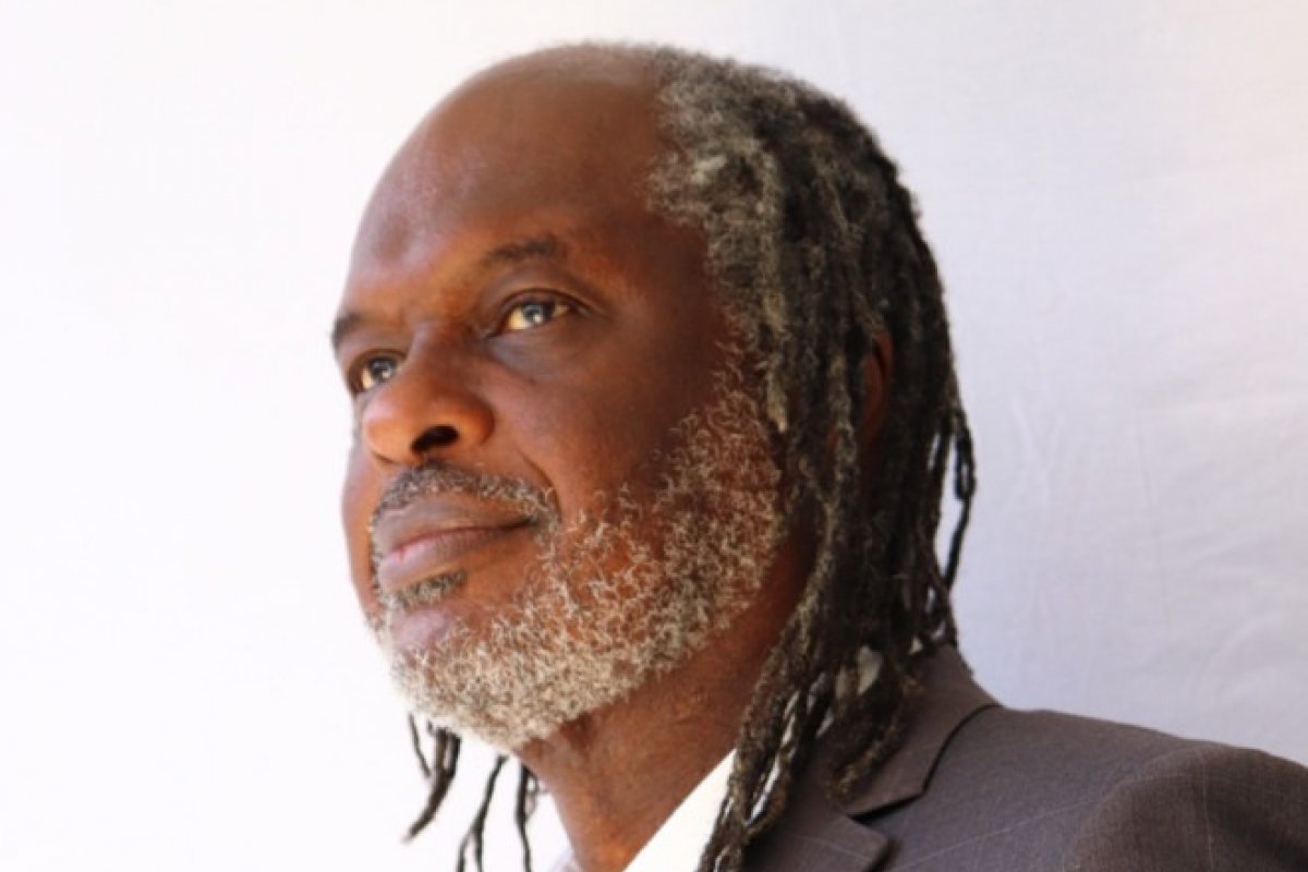 Vídeo: Sílvio Humberto cobra que Prefeitura de Salvador arque com custo do gelo e direito de imagem dos ambulantes