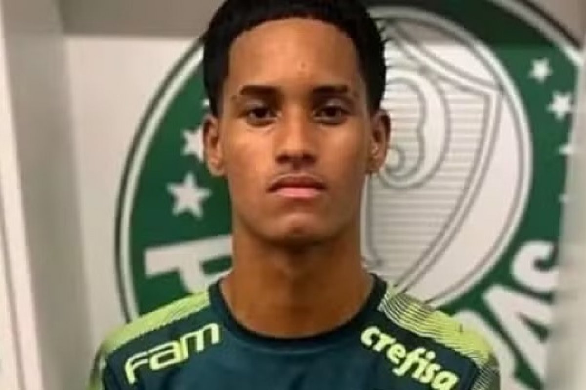 Jogador de futebol de 19 anos é morto a tiros no bairro de Itapuã