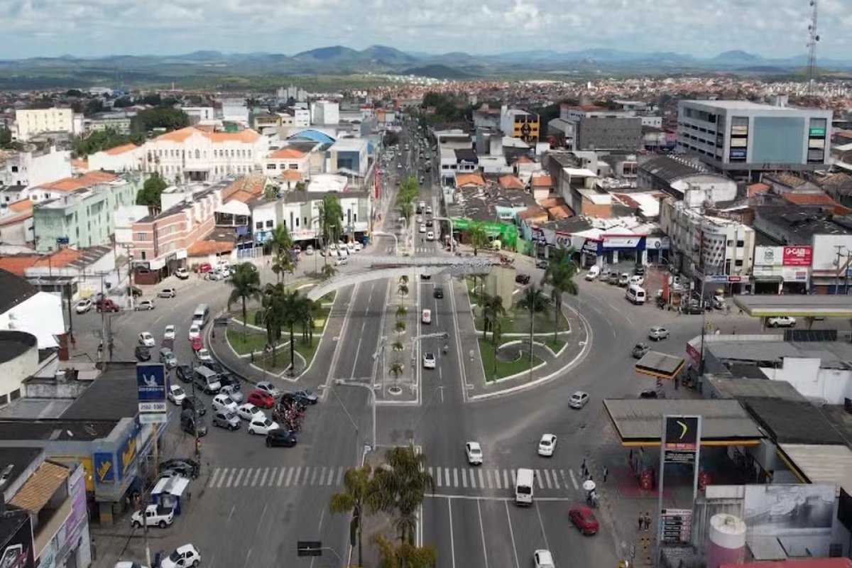 Feriado da Proclamação da República altera funcionamento do comércio em Feira de Santana