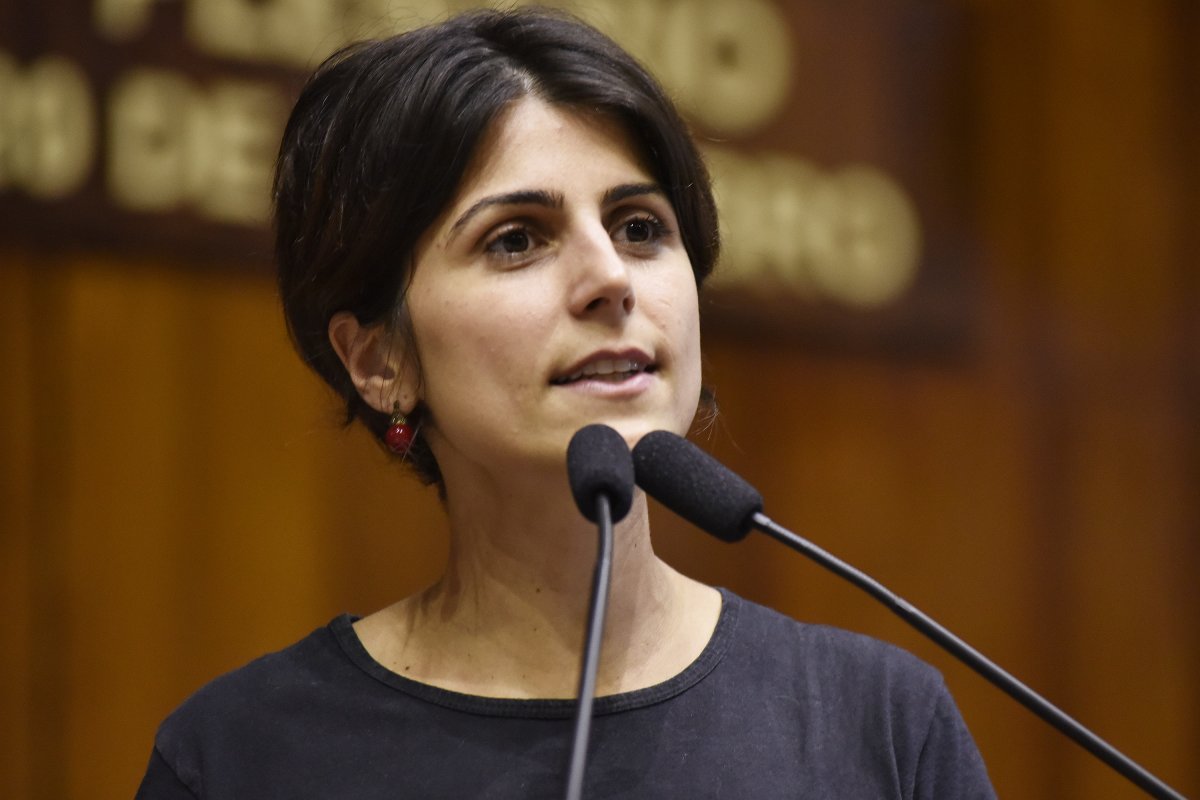 Manuela D'Ávila denuncia ataque de robôs ao governador Rui Costa