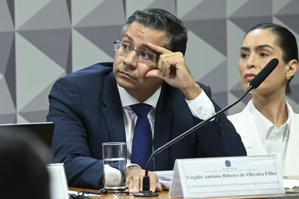 Operação Sem Desconto: Ex-procurador-geral do INSS se entrega à PF e é preso em Curitiba