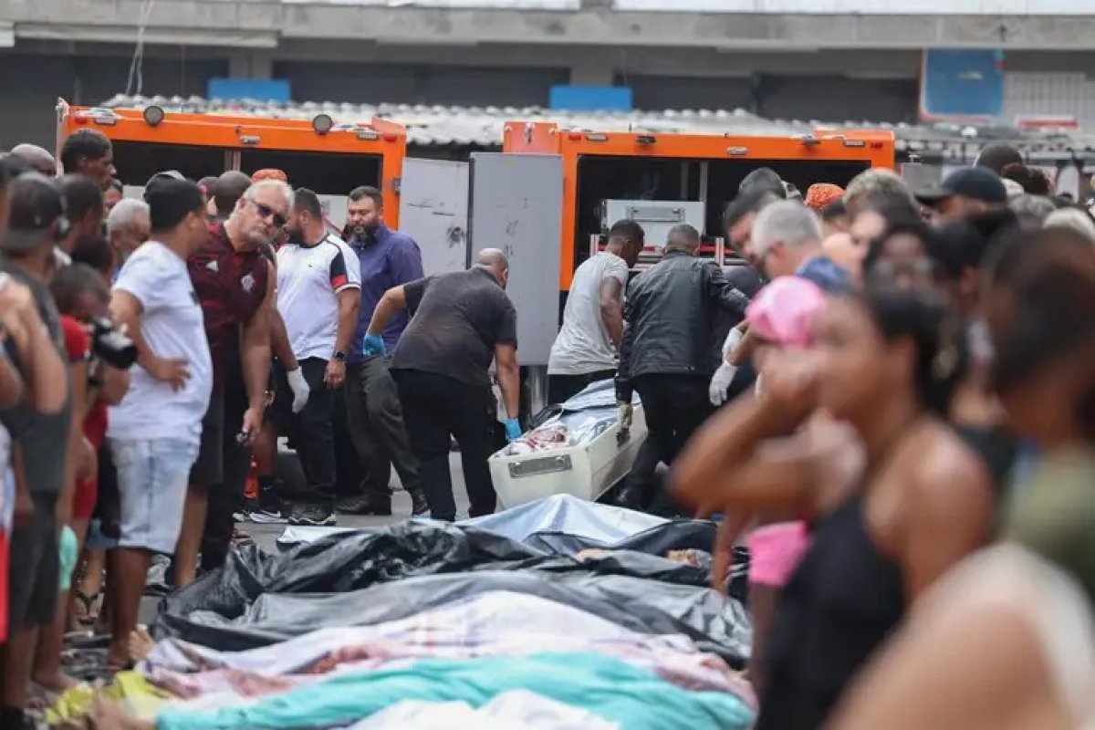 Mais da metade dos policiais de batalhões especiais não usaram câmeras corporais em megaoperaçãio no Rio, diz MPRJ