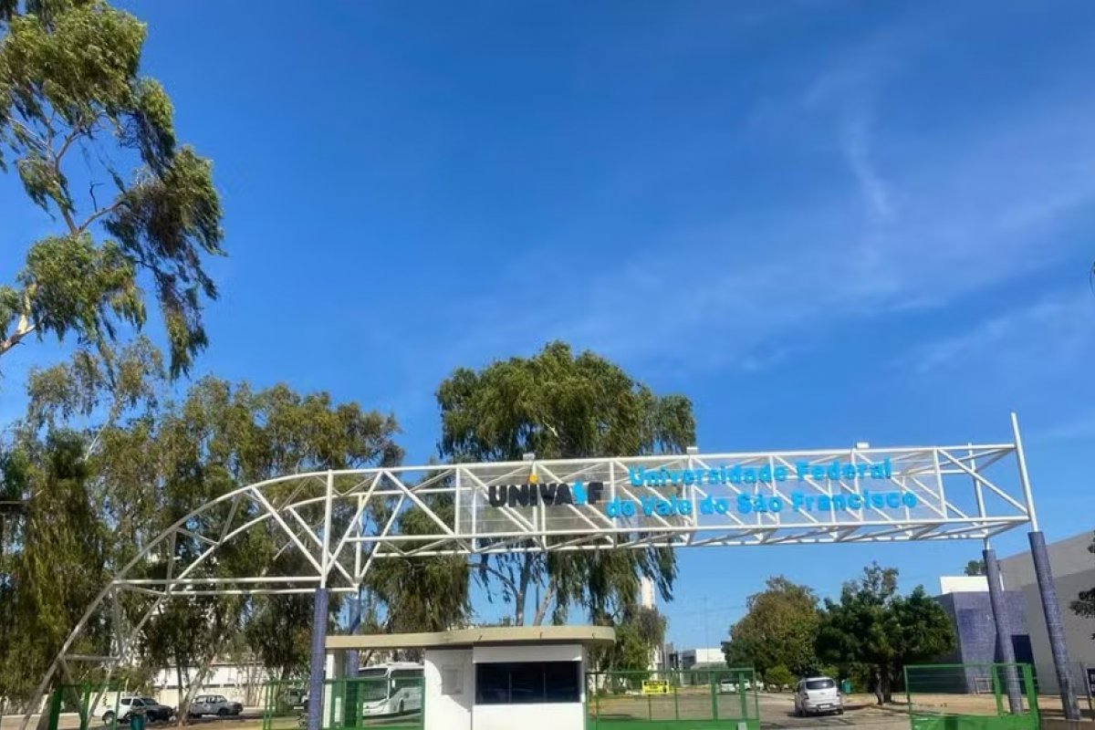 Mais de 100 alunos apresentam sintomas de intoxicação alimentar após refeição em restaurante universitário