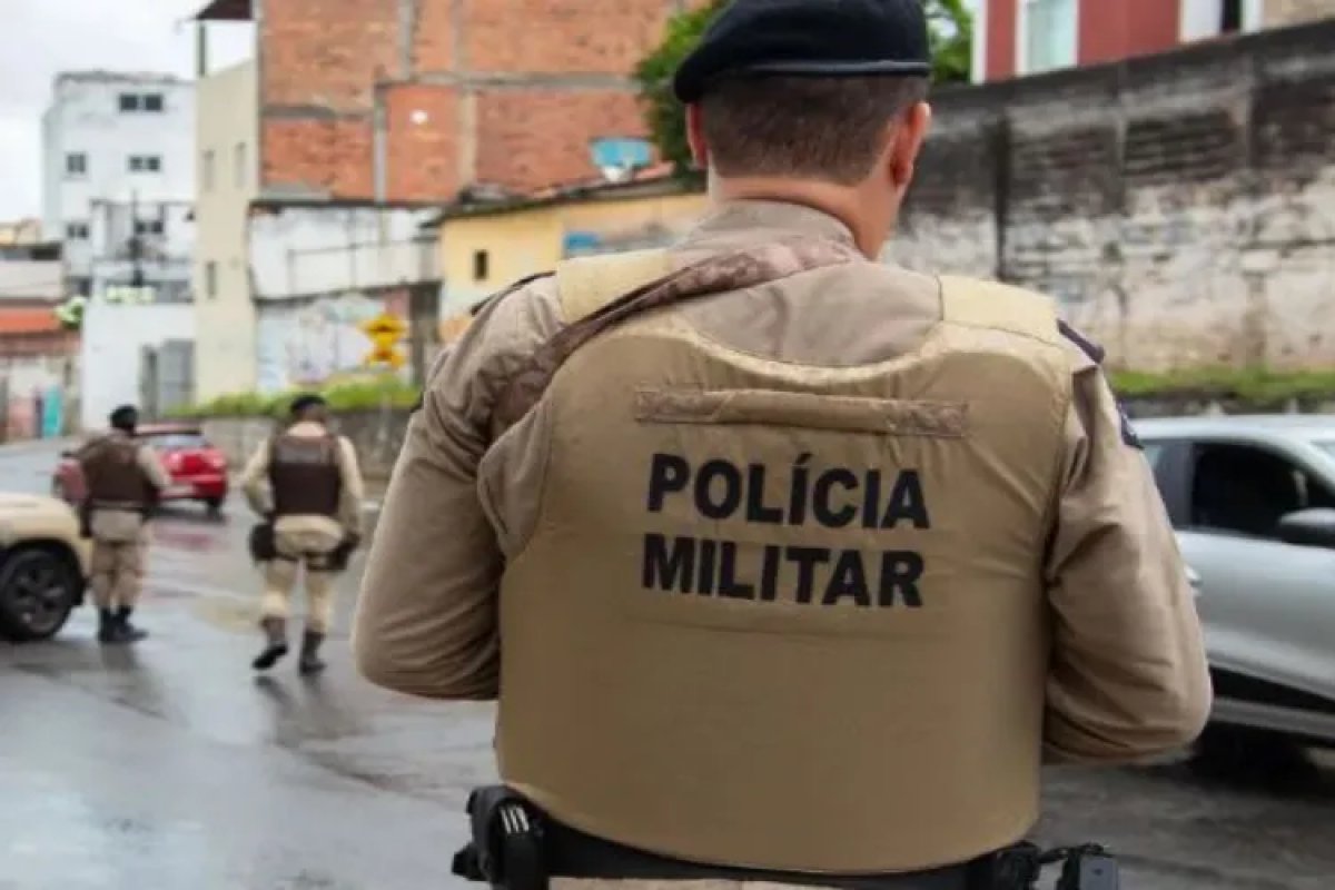 Três PMs são condenados por roubar torcedores do Vitória em Salvador