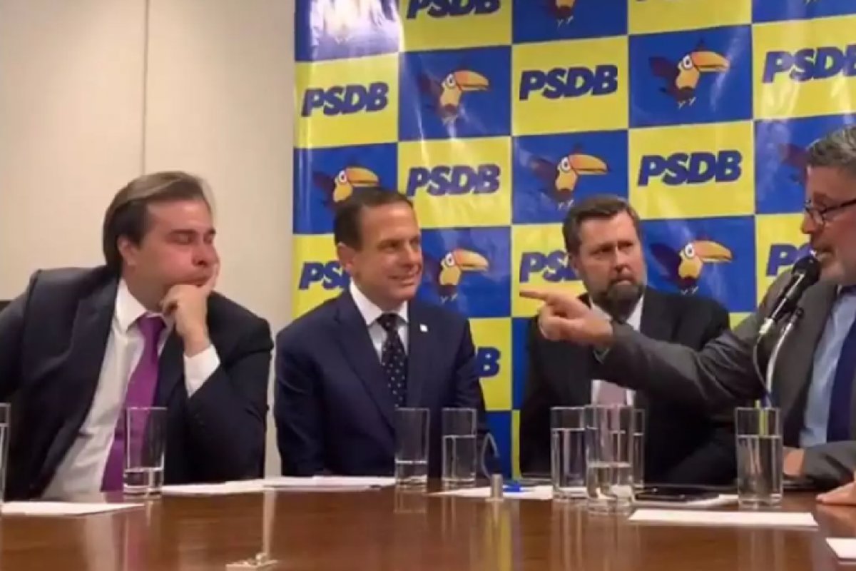 Frota pretende conversar com Maia antes de pedir impeachment de Bolsonaro