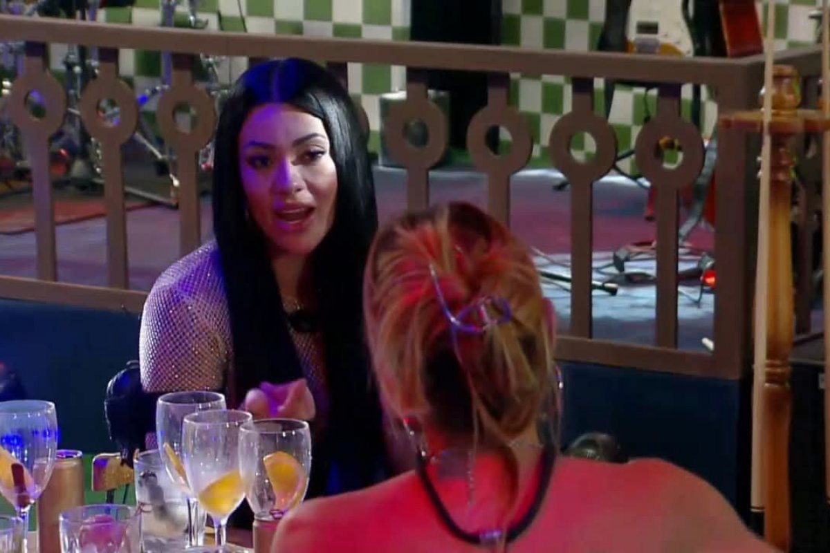 A Fazenda 17: Rayane: "Se for pra sair pra passar o que eu sou, eu não vou ganhar esse jogo"!