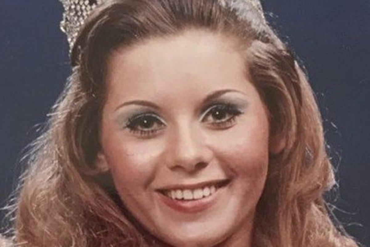 Vera Fischer resgata fotos aos 17 anos em que foi Miss Blumenau e Miss Brasil : 'Sempre linda'