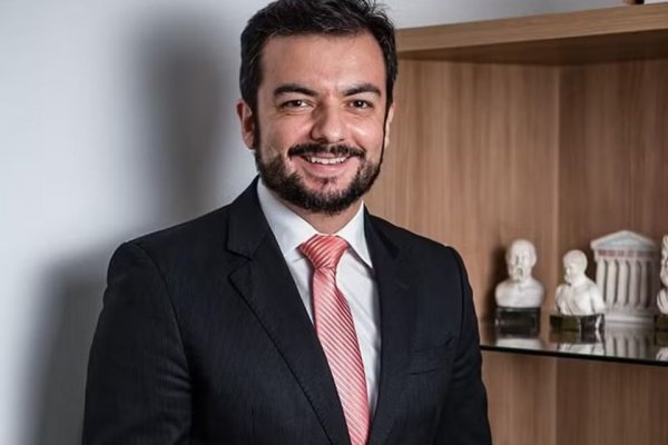 [Advogado é morto com facada no peito dentro de escritório em MG; cliente é preso]