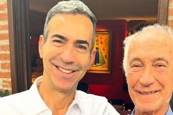 [César Tralli encanta fãs ao publicar um clique raro ao lado do pai! ]