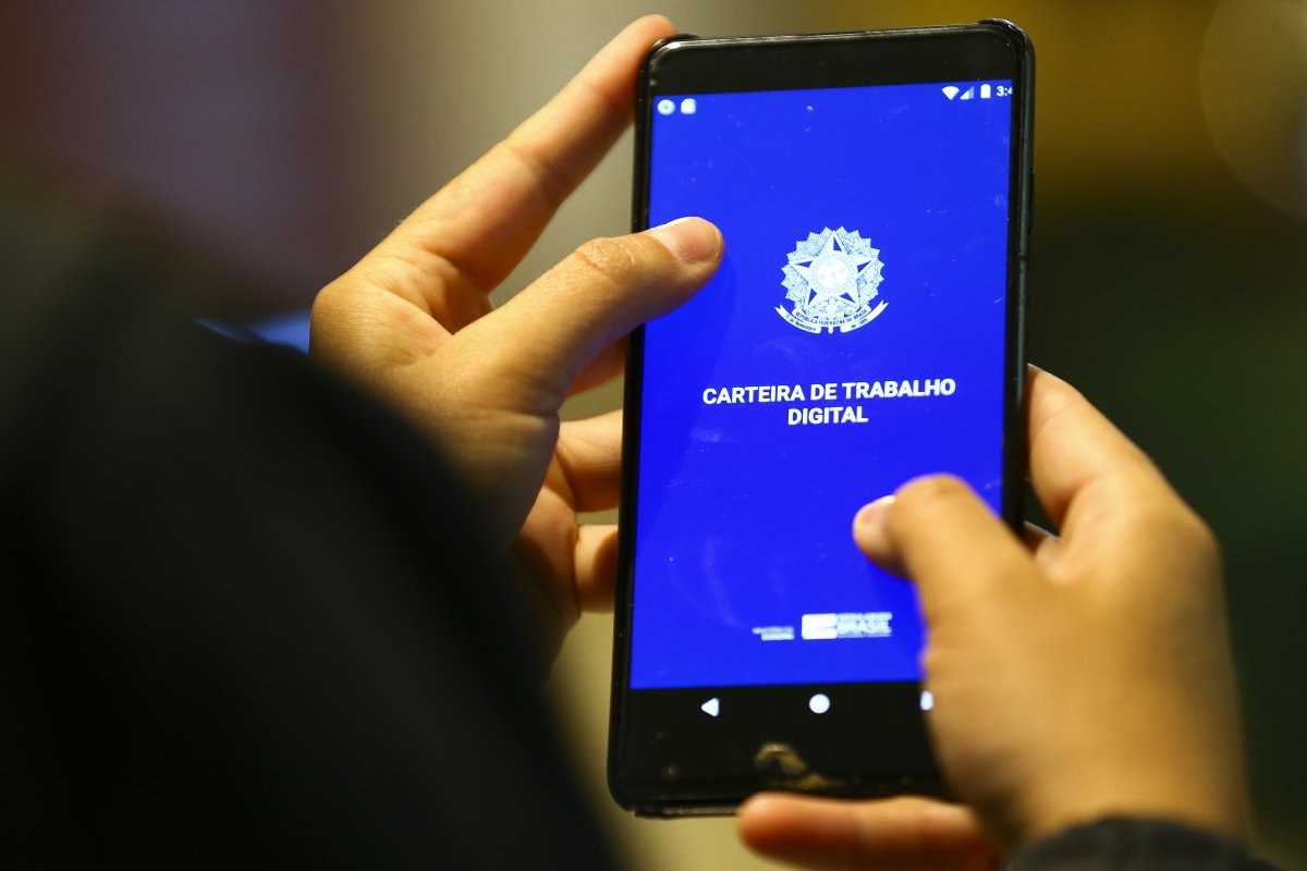 Desemprego na mínima histórica não reduz informalidade nem aumenta produtividade