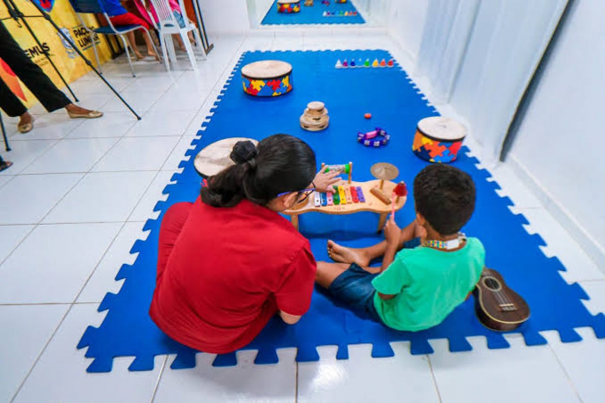 Central das Creches do Brasil homenageia personalidades que defendem a educação infantil!