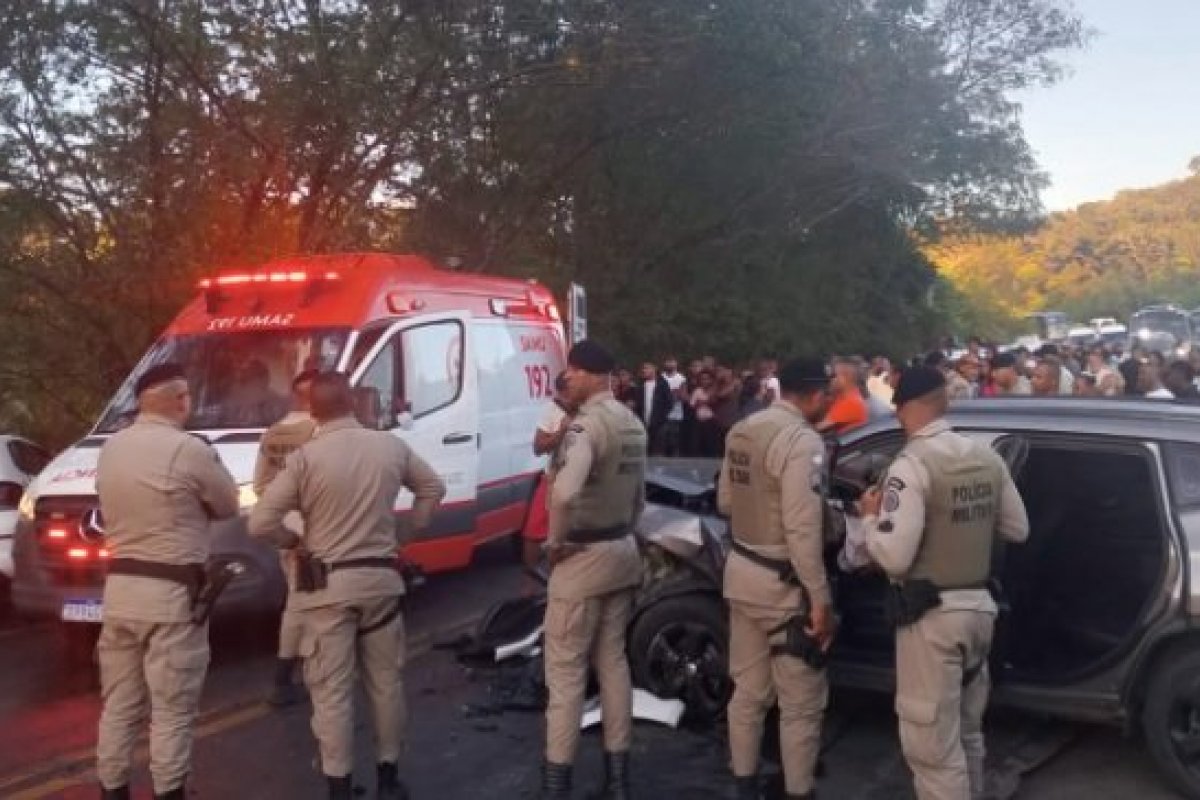 Quatro pessoas ficam feridas em acidente na BA-001