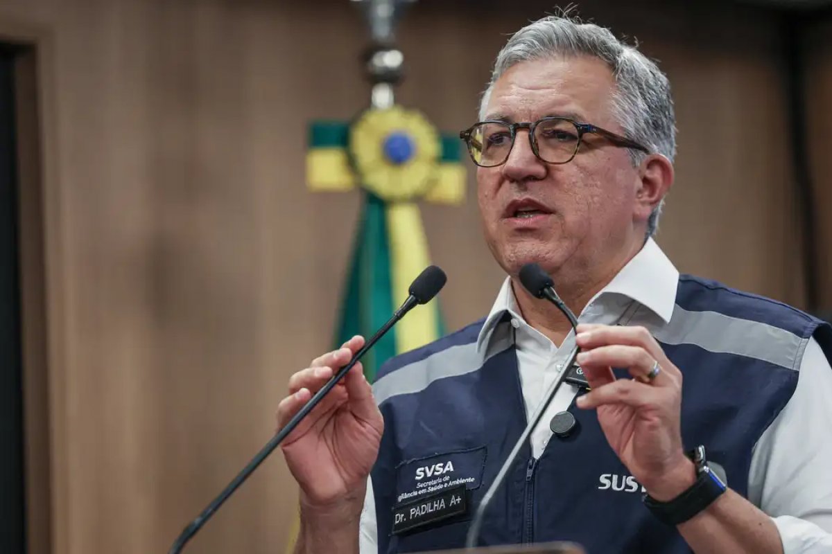 Ministério da Saúde vai adotar medidas contra médicos que promovem conteúdo 'antivacina' nas redes sociais