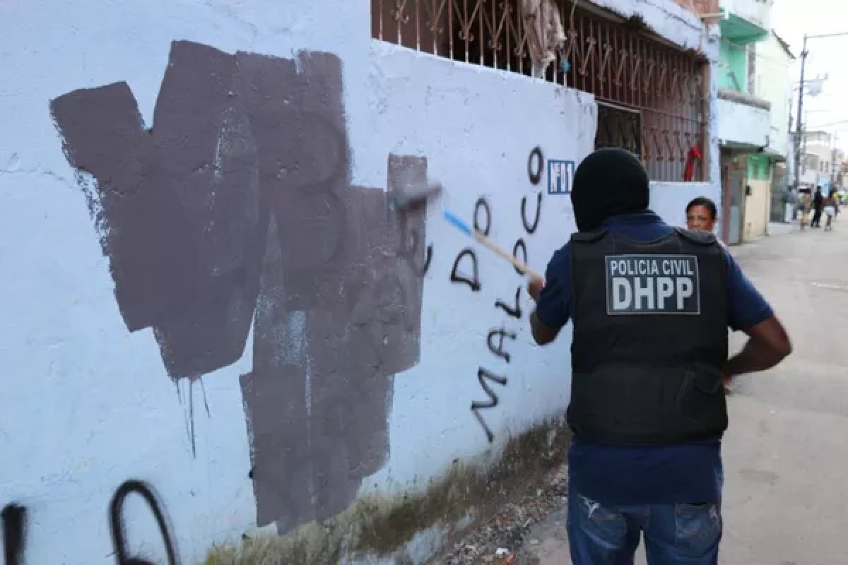 Prefeitura sanciona lei que aumenta multa de pichações com apologia a facções para até R$ 21 mil em Salvador; entenda