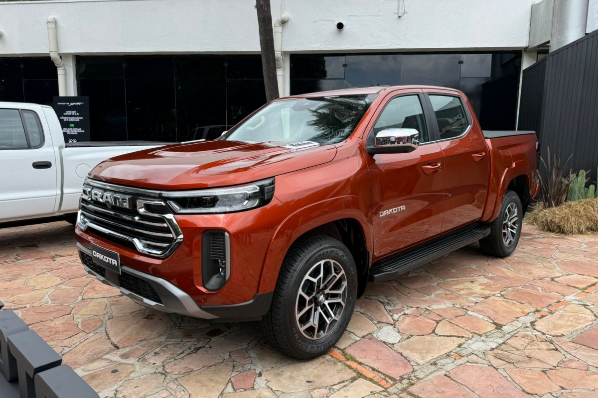 RAM Dakota chega em 2026 nas versões Laramie e WARLOCK 