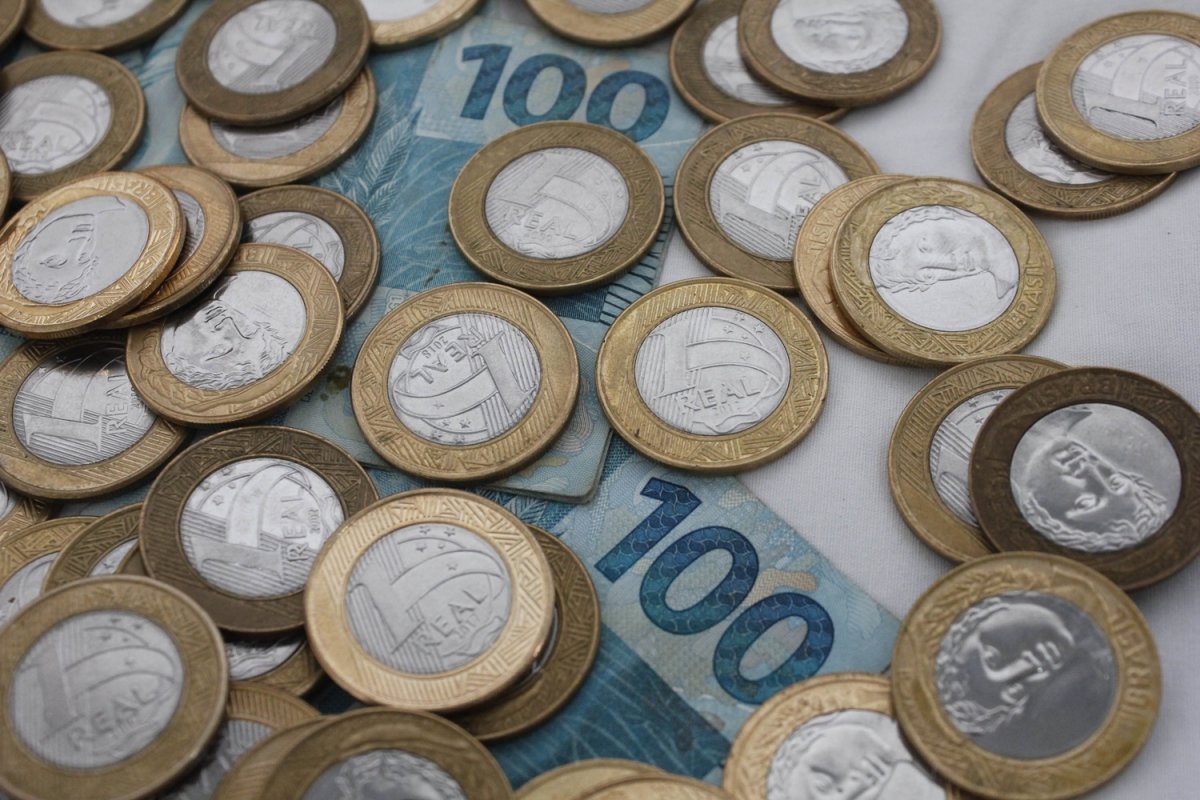 Avanço global do coronavírus deve levar governo a cortar previsão de alta do PIB