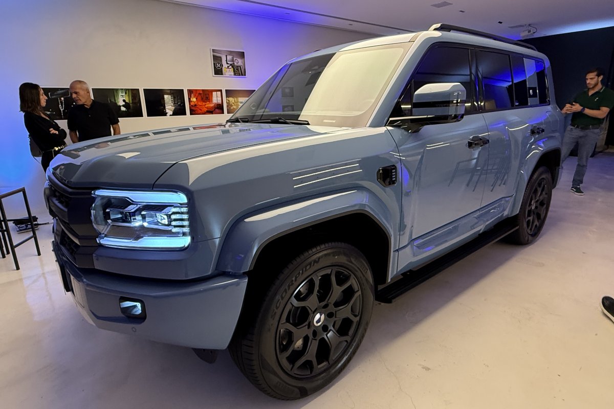 Denza, marca de luxo da BYD, estreia no país com SUV B5 