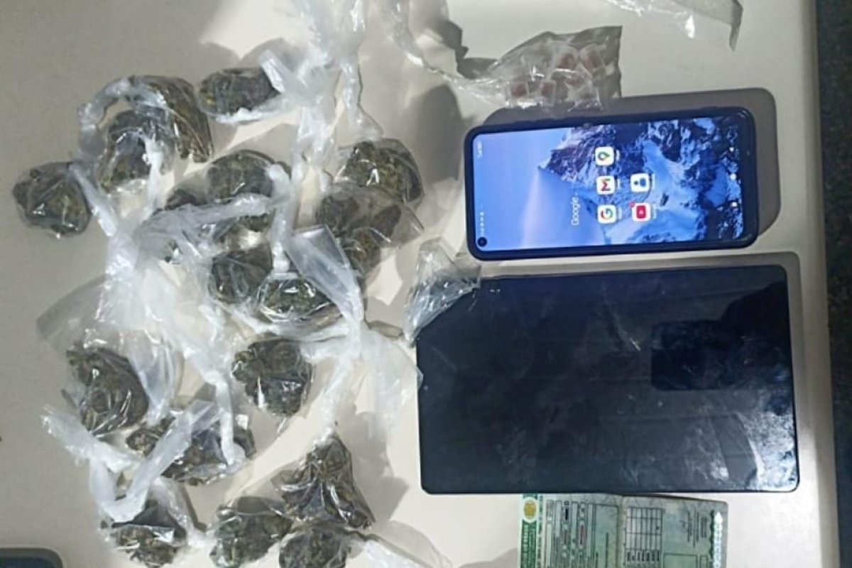 PM apreende drogas e equipamentos de monitoramento ilegal em bairro de Salvador