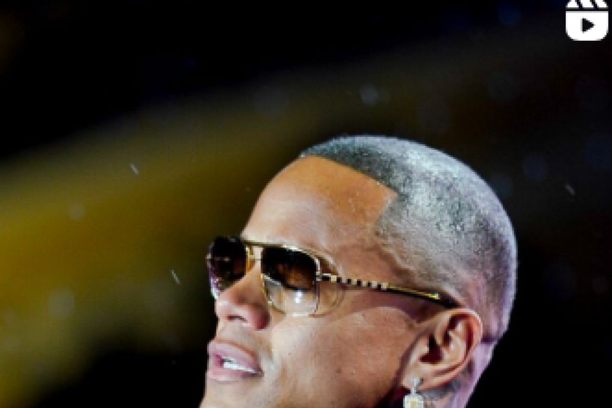 Vídeo: Léo Santana adia gravação de DVD por causa das fortes chuvas em Salvador