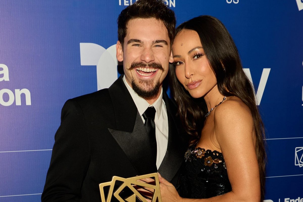 Nicolas Prattes e Sabrina Sato, marcam presença nos Prêmios PRODU em Cancún! 