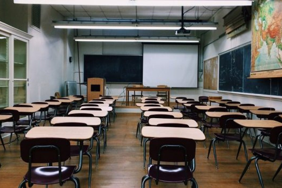 Estudante processa estado de Santa Catarina por doutrinação esquerdista em sala de aula