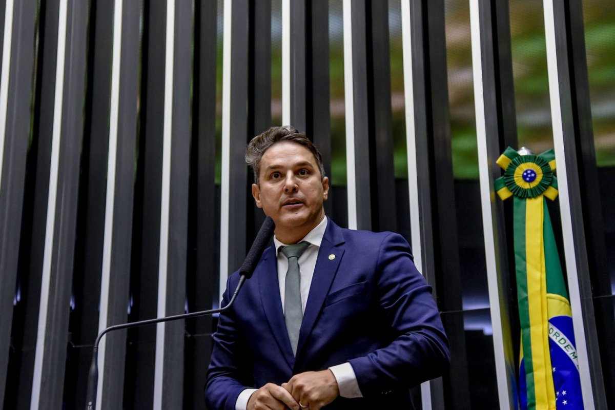 Bolsonaro preso: "um ataque direto à democracia", diz líder da oposição na Câmara 
