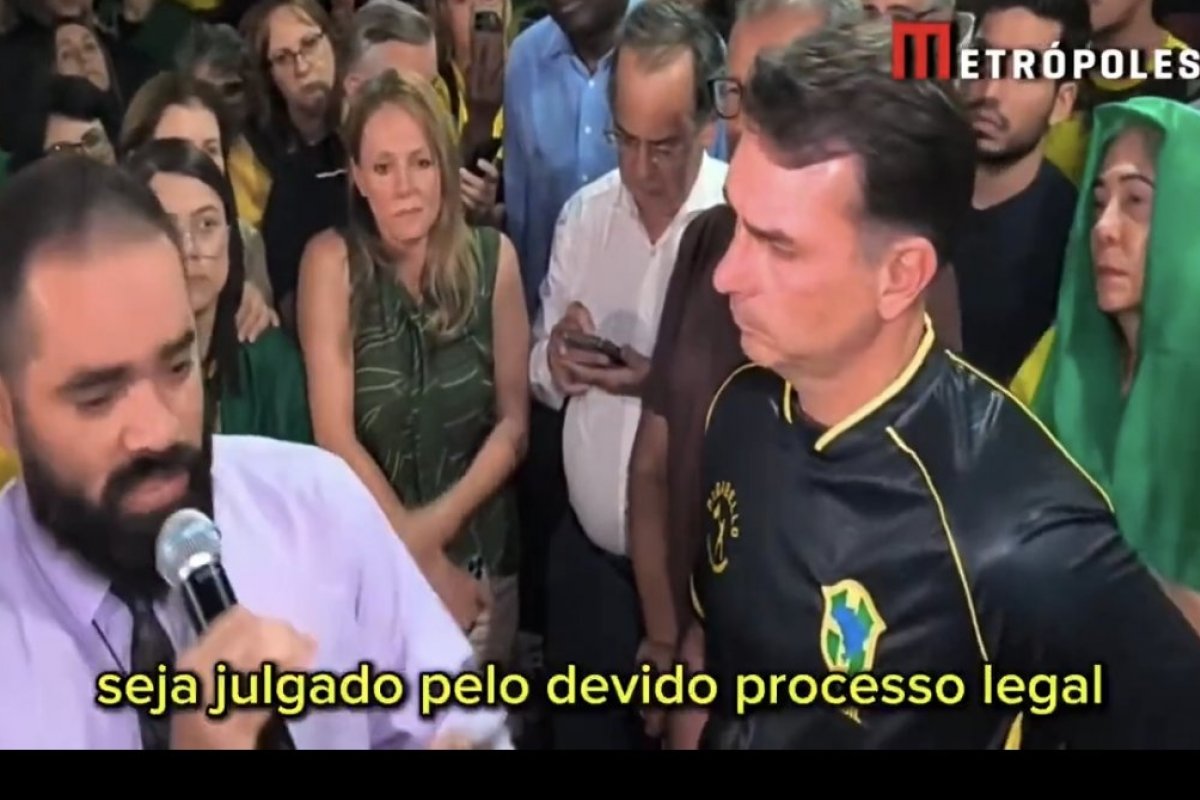 Vídeo: homem discursa contra Bolsonaro em vigília após prisão e é agredido