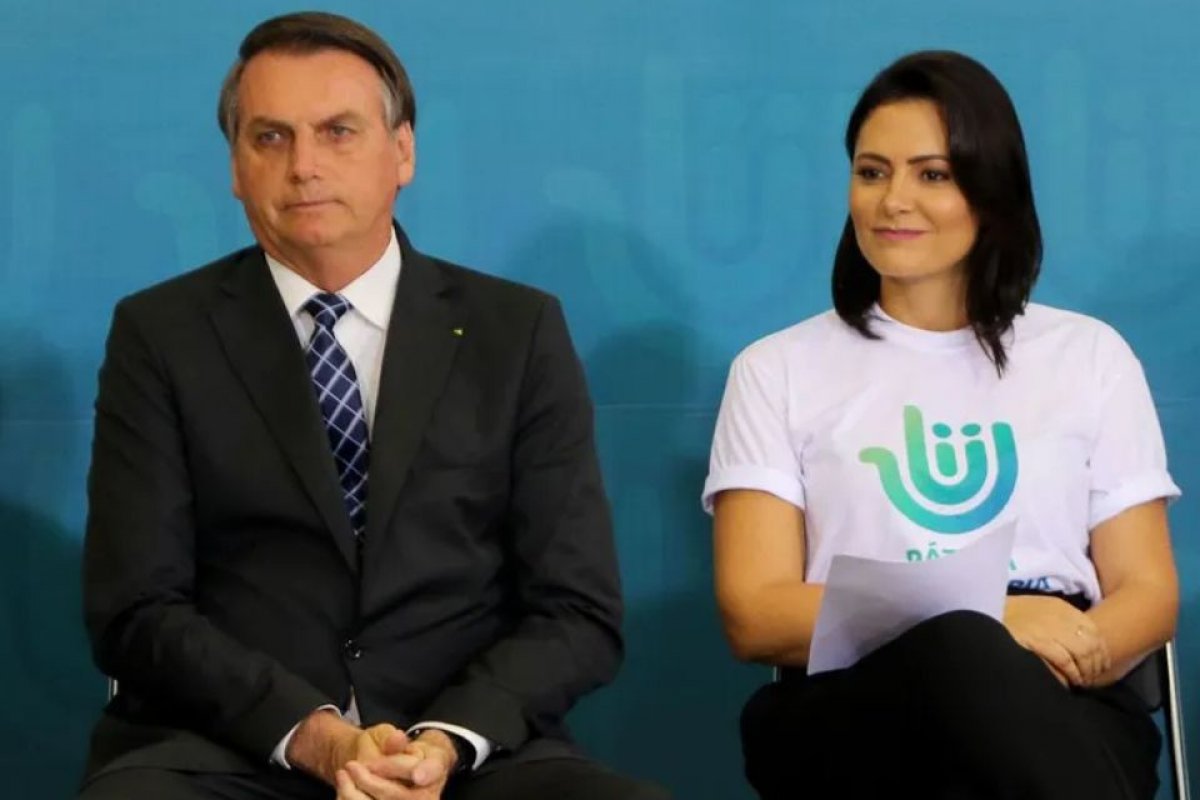 Moraes autoriza que Michelle visite Bolsonaro na PF neste domingo