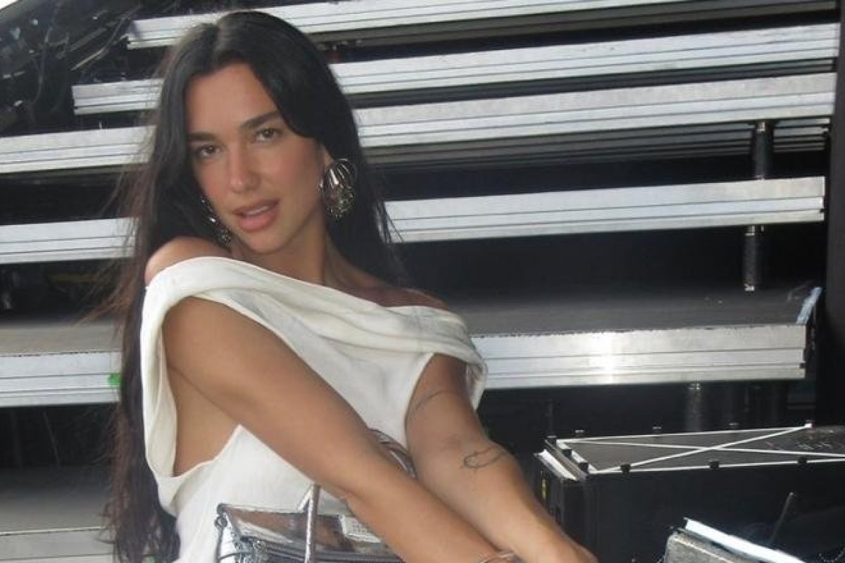 Jeito Carioca: Dua Lipa aparece de Havaianas em dump em homenagem ao Rio de Janeiro! 