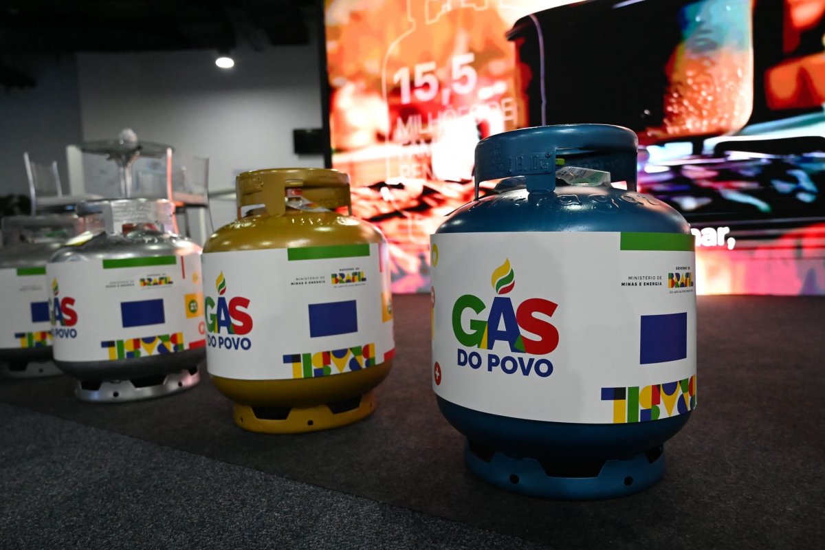Caixa distribui vale recarga do Gás do Povo em dez capitais; veja quais são