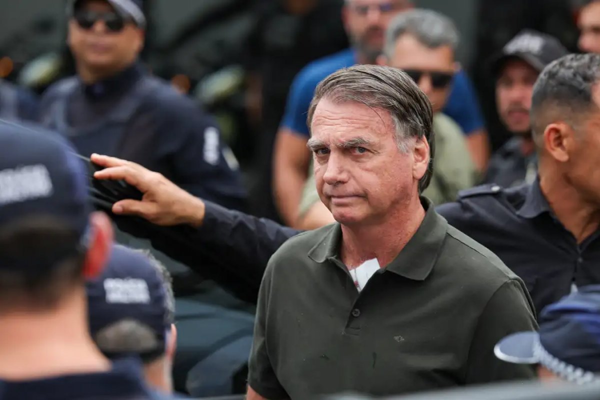 Primeira Turma do STF forma maioria para manter prisão preventiva de Bolsonaro 