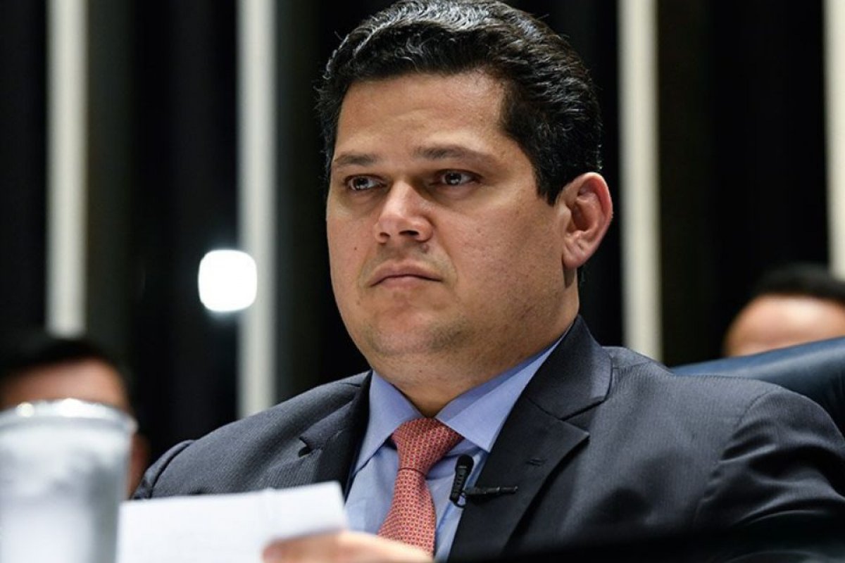 Após elogio de Messias, Alcolumbre diz que Senado analisará indicação 'no momento oportuno'