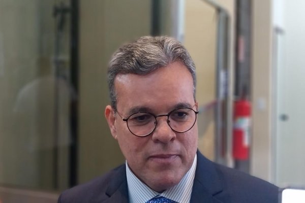 [Ricardo Almeida diz ter sido “muito bem recebido” por Loyola, mas nega possível ida para base governista]