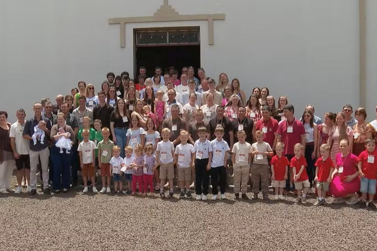 No Brasil, Capital Mundial dos Gêmeos reúne mais de 100 pares de irmãos gêmeos