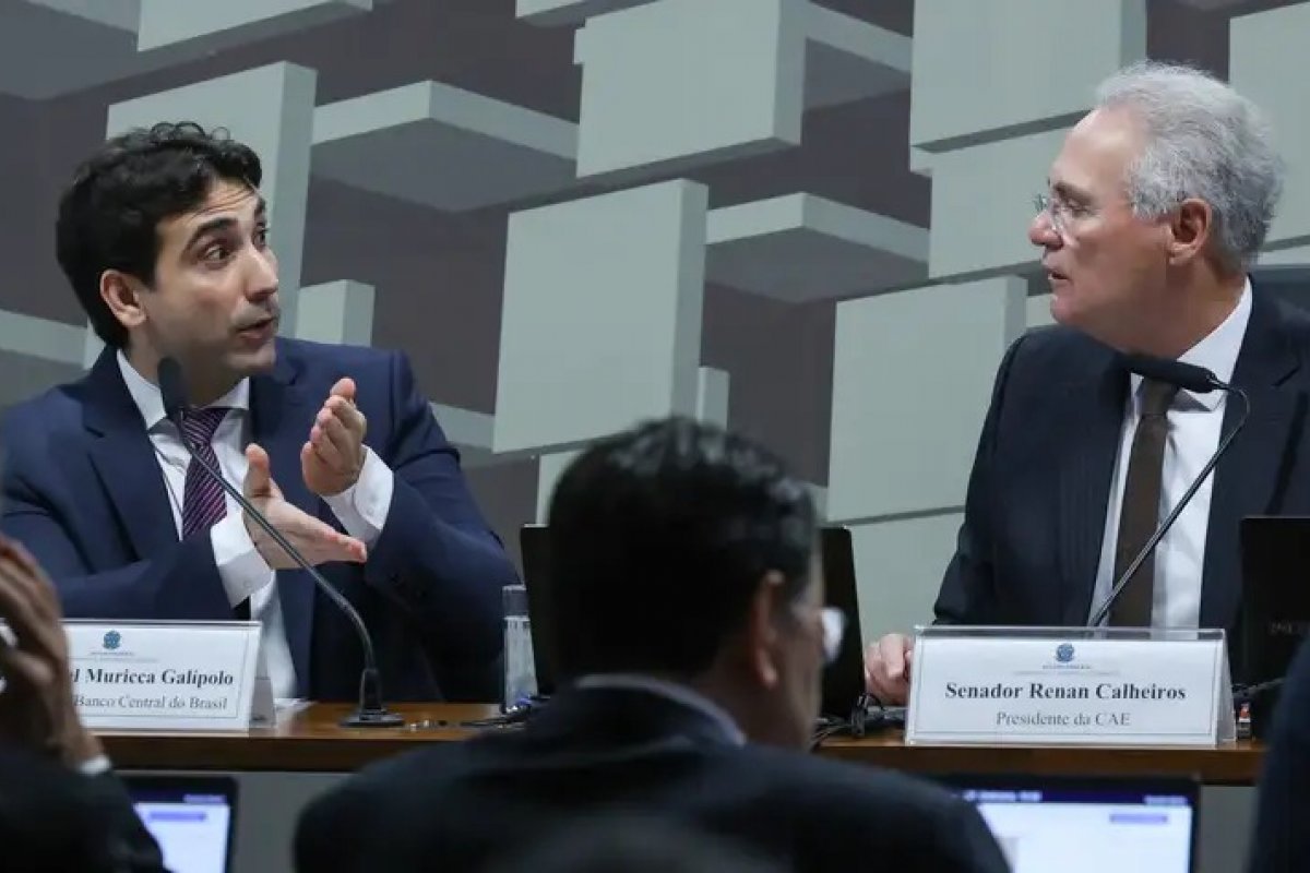 Presidente do BC critica 'especialistas de WhatsApp', defende liquidação do Banco Master e manutenção de juros altos