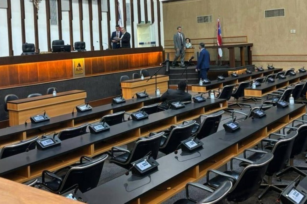 Evento em Brasília esvazia plenário e Alba adia para quarta votação da urgência do 21º empréstimo de Jerônimo