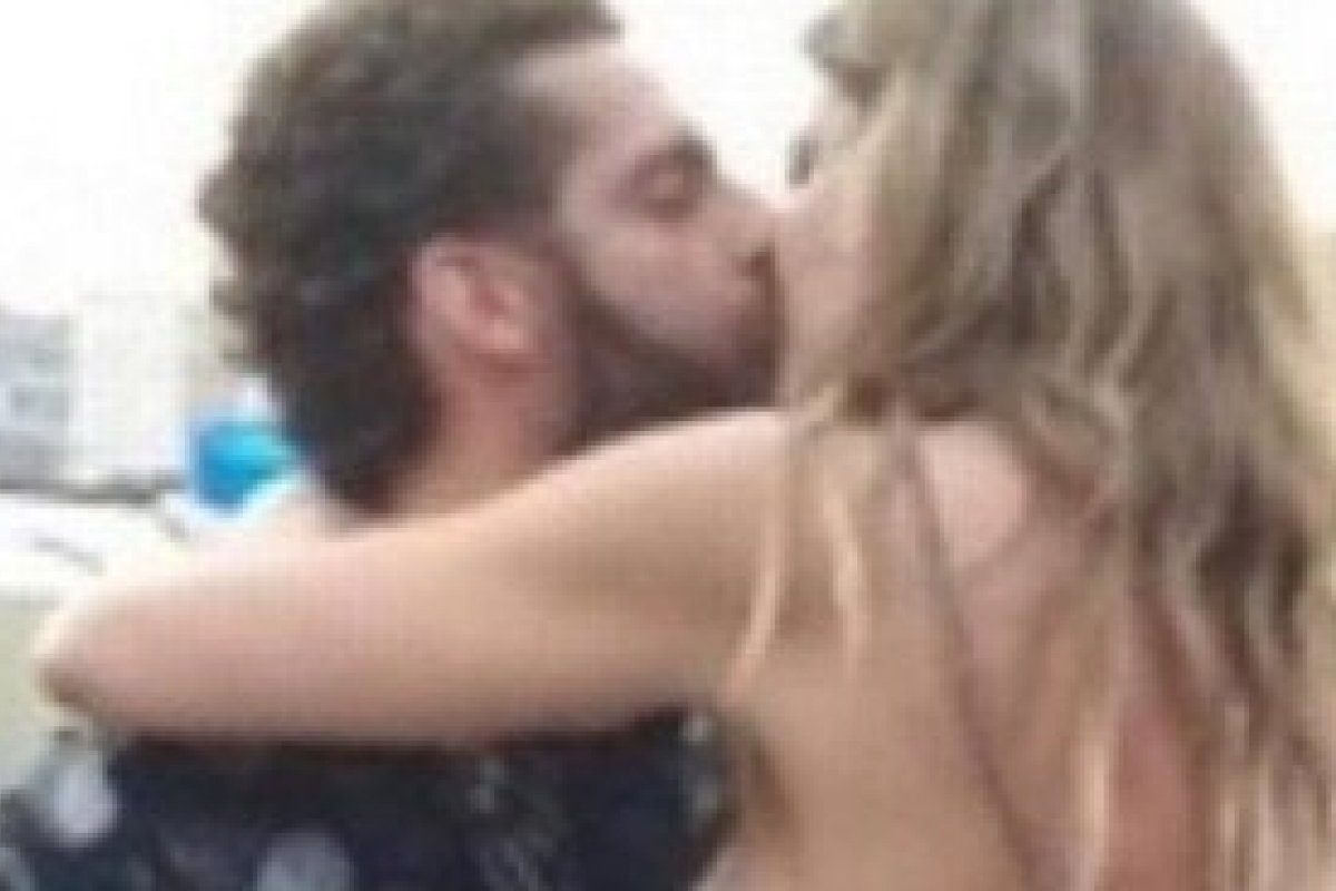 Luciana Gimenez é flagrada aos beijos com empresário carioca