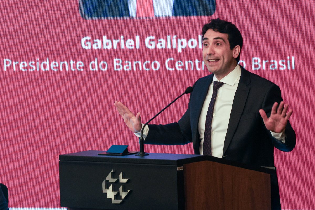 Galípolo defende acordo do BC com Campos Neto por falhas de controle no Santander
