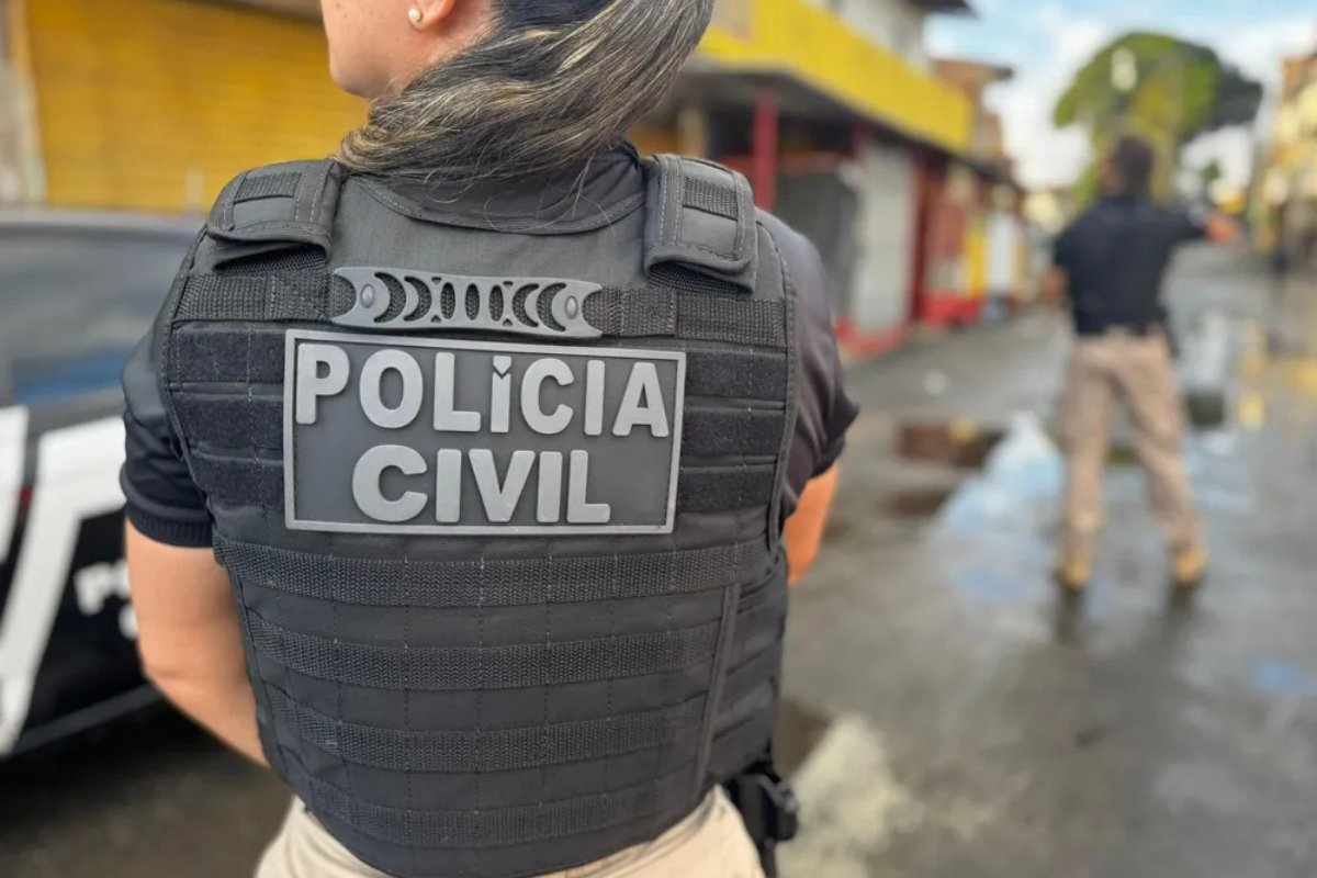 Mulher é presa suspeita de desviar mais de R$ 116 mil aplicando golpes contra idosos em Salvador